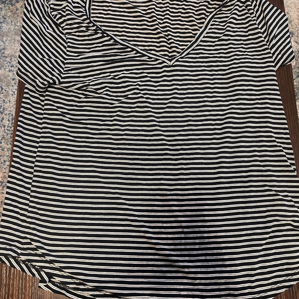 Aeropostale Black & White Striped V-Neck Tee Women's Size Large